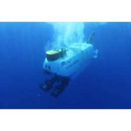 有人潜水調査船「しんかい6500]©JAMSTEC　