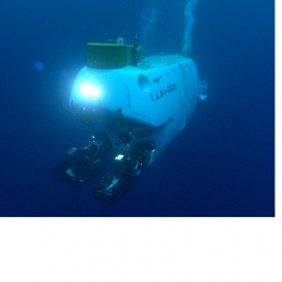 有人潜水調査船「しんかい6500」©JAMSTEC